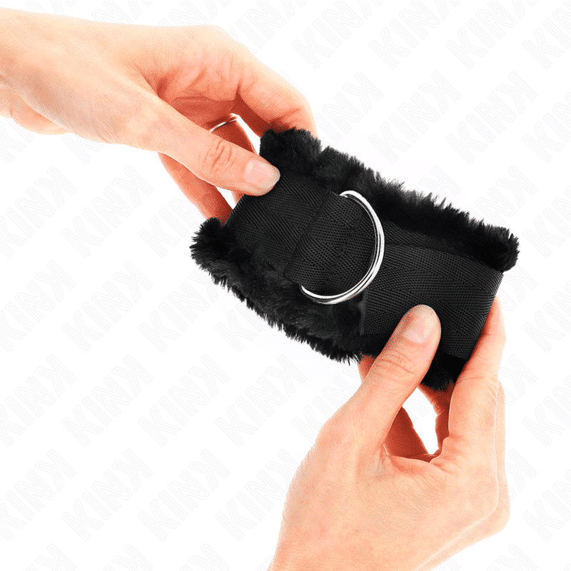 Kink - ADJUSTABLE FUR-LINED WRIST RESTRAINTS IN Black 17-31 CM X 7 CM Kink - ADJUSTABLE FUR-LINED WRIST RESTRAINTS IN Black 17-31 CM X 7 CM