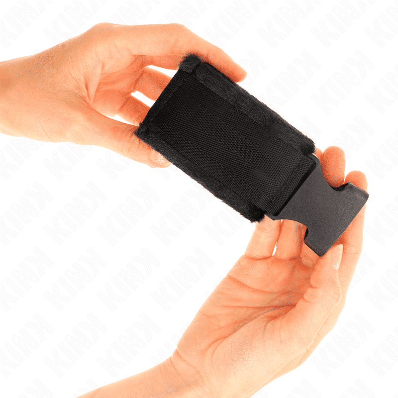 Kink Adjustable Nylon Wrist Cuffs Red-Black Model 1 Kink Adjustable Nylon Wrist Cuffs Red-Black Model 1