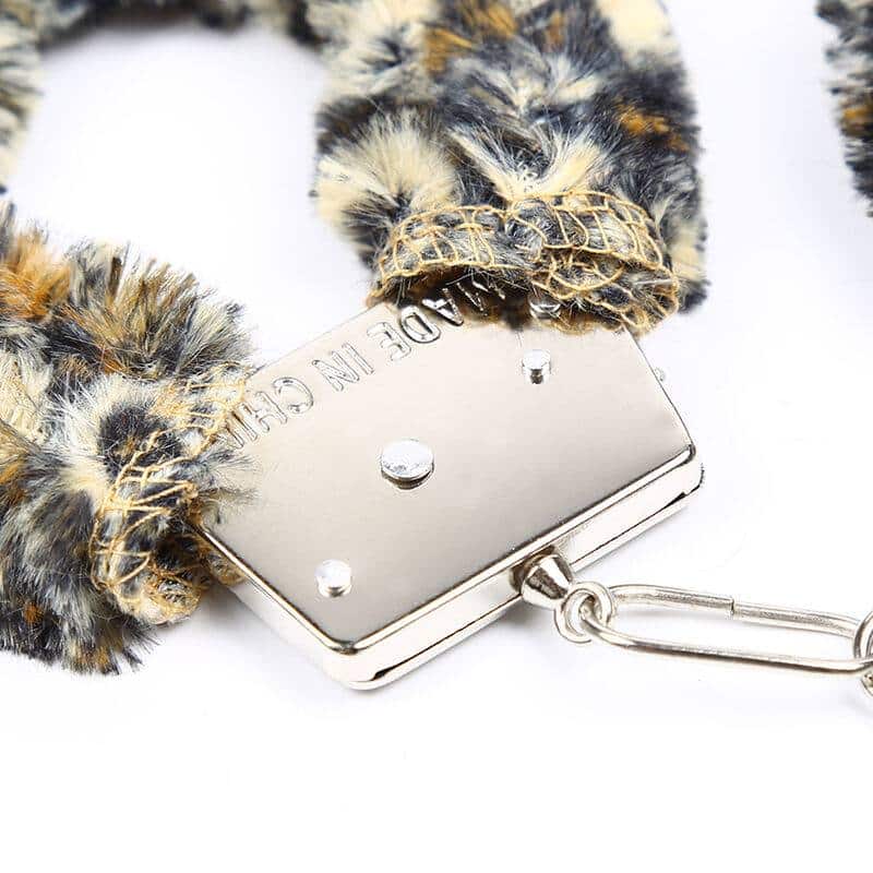 Ohmama Fetish - Pulseiras de Metal com Forro de Veludo Ohmama Fetish - Pulseiras de Metal com Forro de Veludo