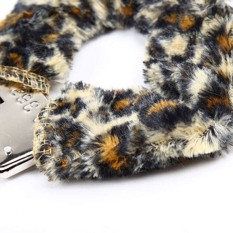 Ohmama Fetish - Pulseiras de Metal com Forro de Veludo Ohmama Fetish - Pulseiras de Metal com Forro de Veludo